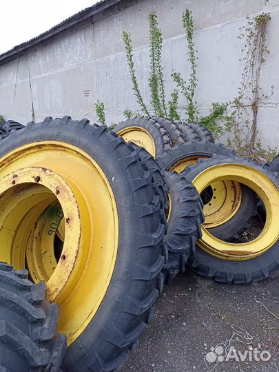 Комплект шин с дисками трактора John Deer 7830