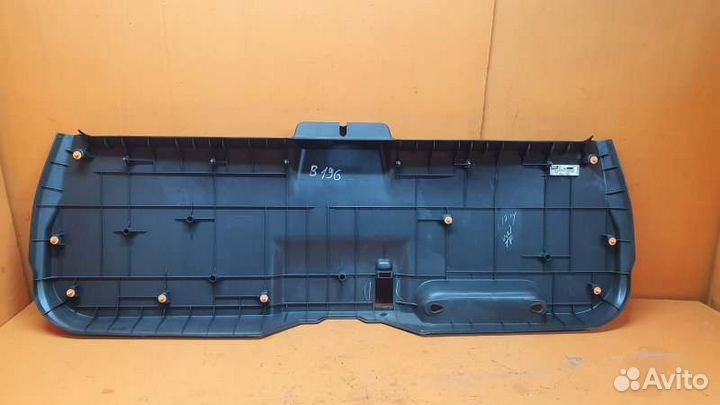 Обшивка крышки багажника Infiniti Qx56 JA60 5.6