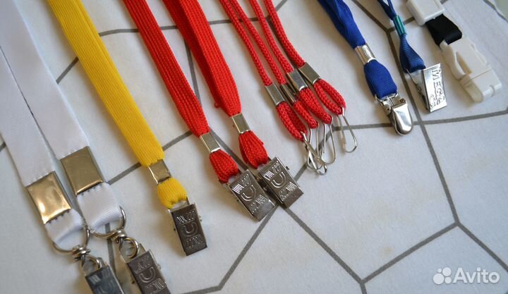 Шнурок для бейджей новый