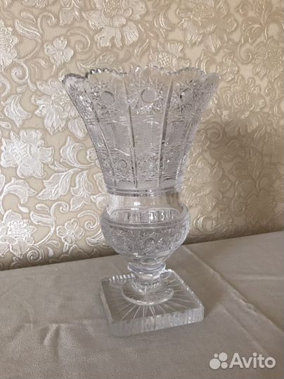 Ваза хоустальная античной фломы