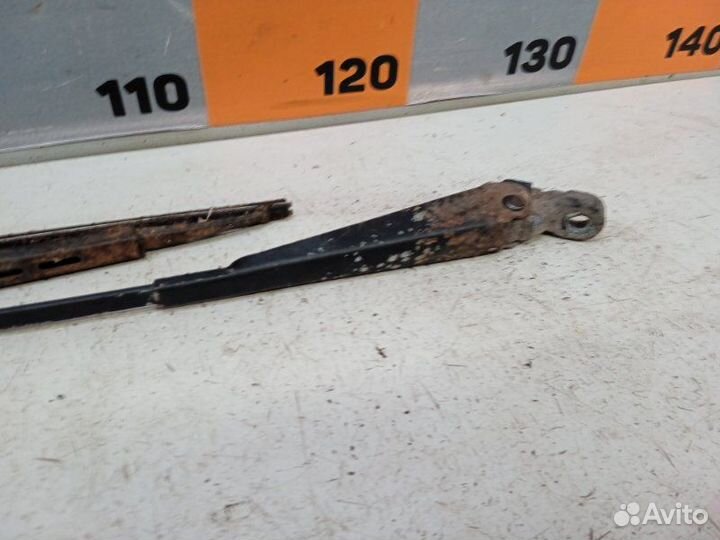 Поводок стеклоочистителя задний Mercedes-Benz