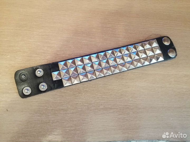 Кожаный напульсник браслет