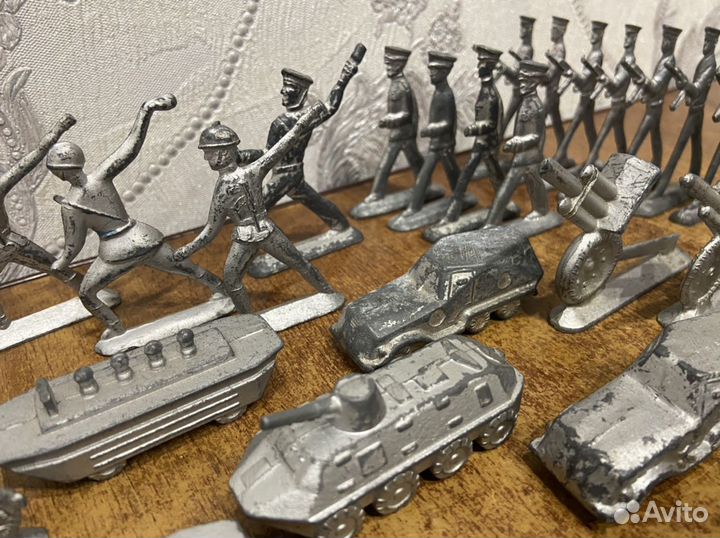 Оловянные солдатики, матросы, самолётики и техника