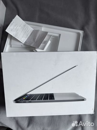 Коробки Apple, Mac Book, iPad