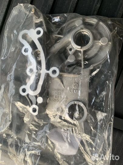 Кронштейн опорный распределительного вала Audi