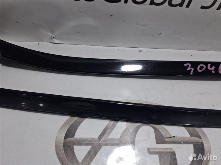 Молдинг лобового стекла Mercedes-Benz E-Class