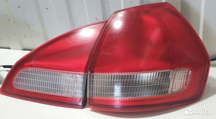 Комплект задних фонарей Nissan Wingroad Y11