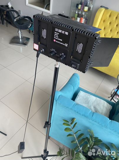 Видеосвет плюс аккумуляторы к нему