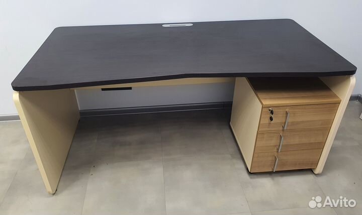 Стол офисный