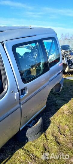 Стекло боковое. Задняя, левая. Ситроен Берлинго