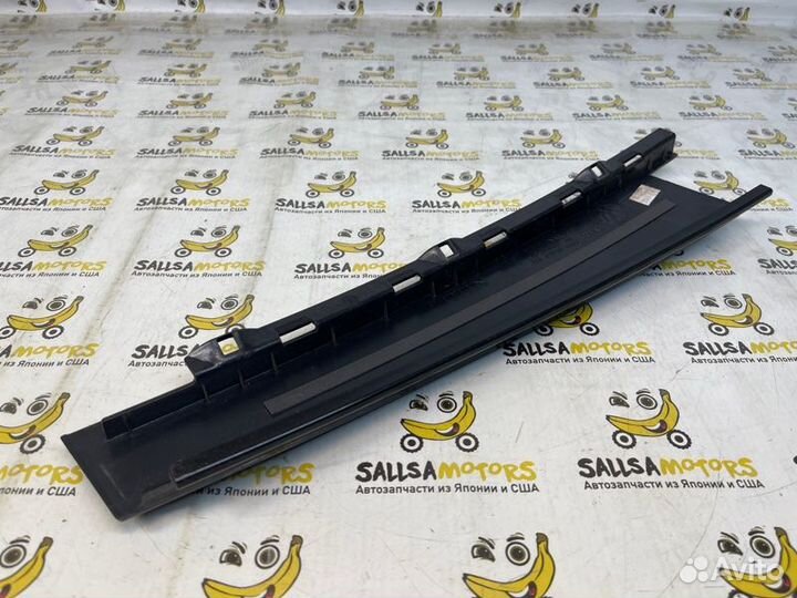 Накладка двери задняя правая Volkswagen Touareg