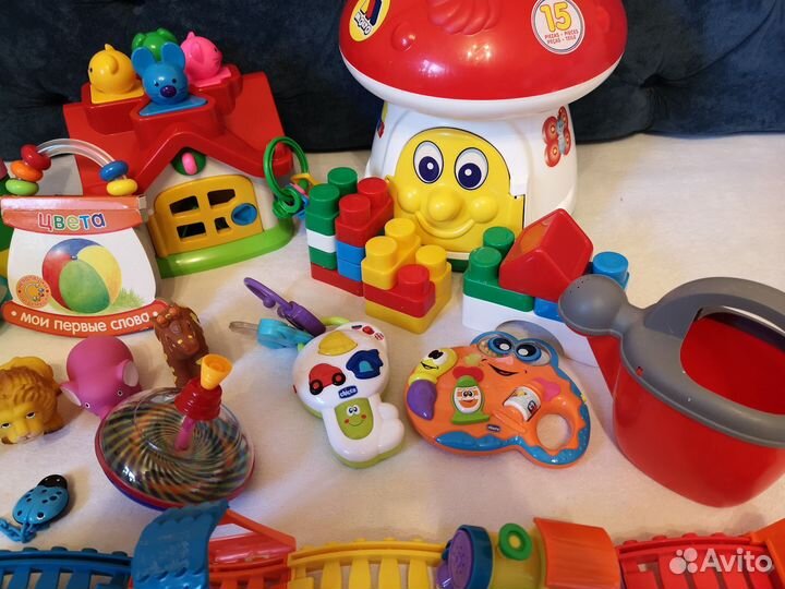 Развивающие игрушки для малышей пакетом
