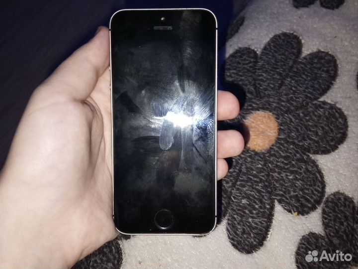 iPhone SE, 32 ГБ