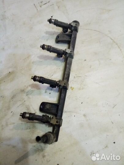 Топливная рампа Рено Логан, 2010г.в