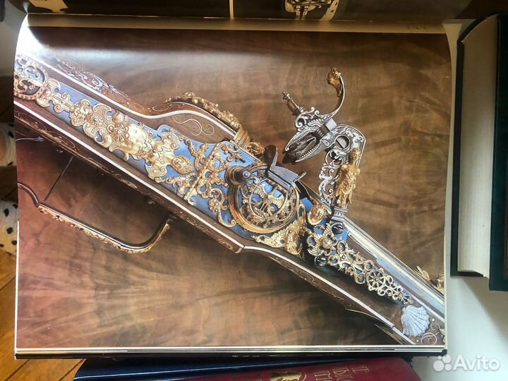 Книга «Великолепное оружие и доспехи»