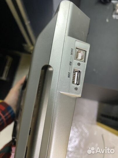 Портативная звукозаписывающая студия zoom R24