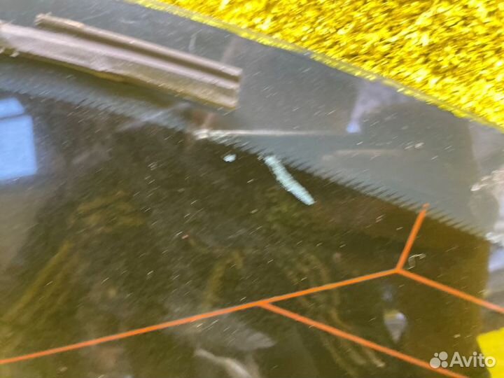 Стекло собачника заднее левое Mercedes-Benz