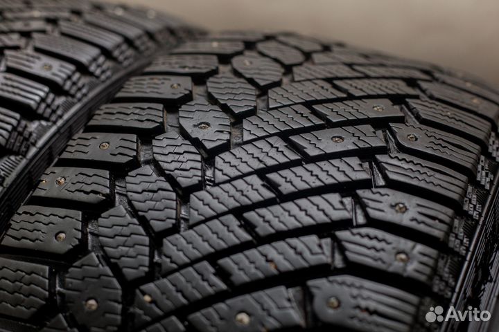 Gislaved Nord Frost 200 225/45 R17 94T