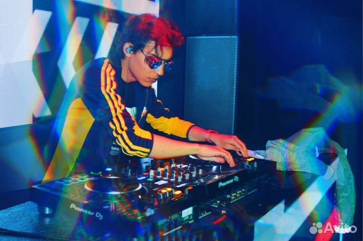 Тот чувак за пультом