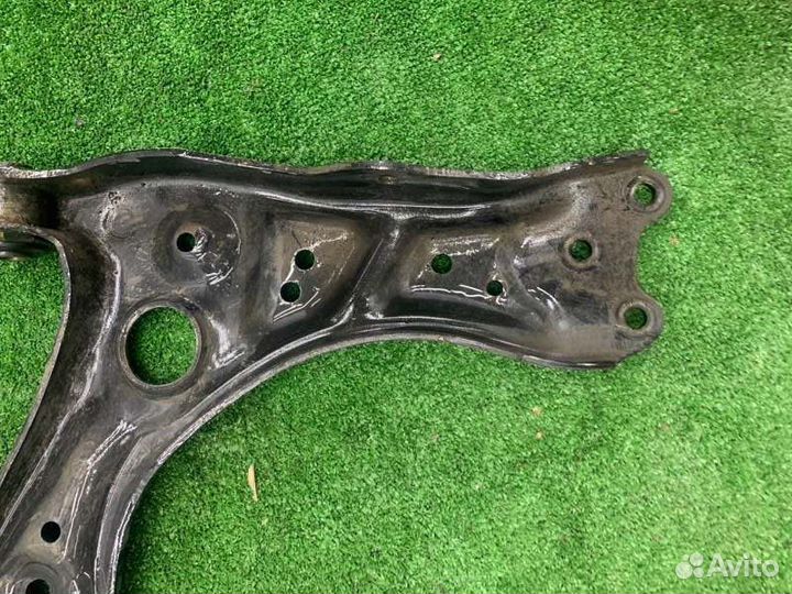 Рычаг подвески передний левый Skoda Rapid седан