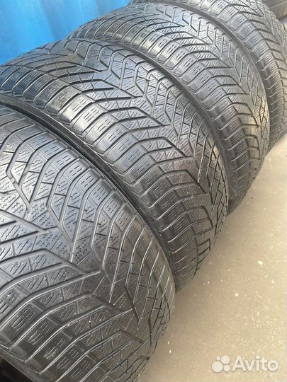 Yokohama BluEarth Winter V905 295/40 R21