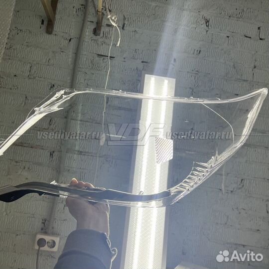 Уцененное стекло для фары Toyota Land Cruiser Prad