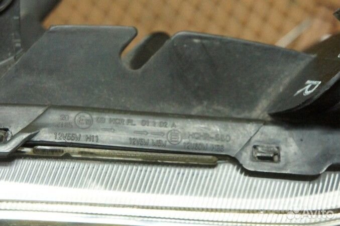 Фара Toyota Auris