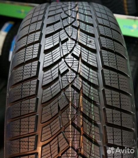 Goodyear UltraGrip Performance 215/50 R18