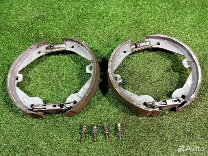 Колодки тормозные Mercedes-Benz R350 W251 M272E35