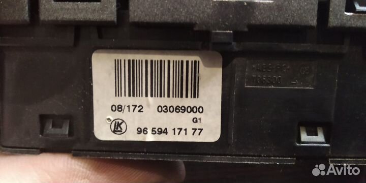 Блок кнопки аварийки Пежо 308