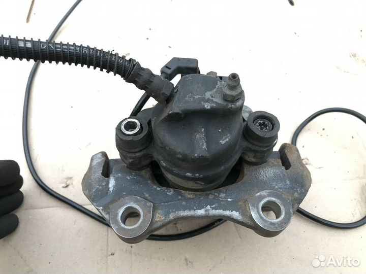 Суппорт правый задний на Mercedes W211 2.2 CDI