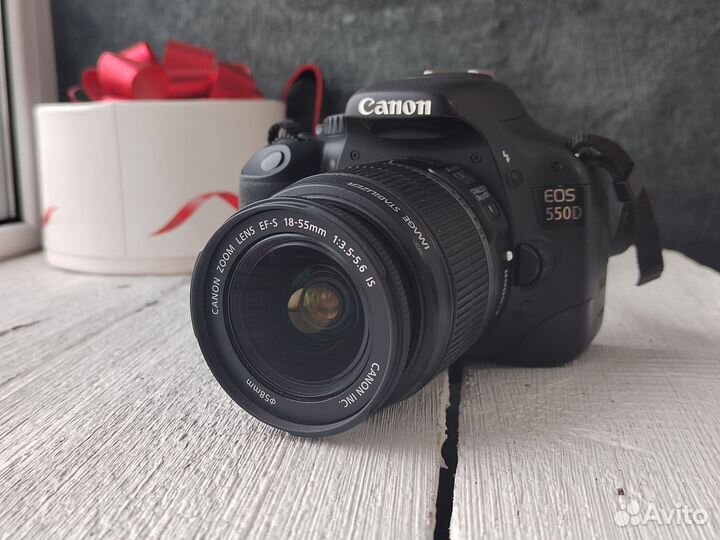 Зеркальный фотоаппарат Canon EOS 550D KIT