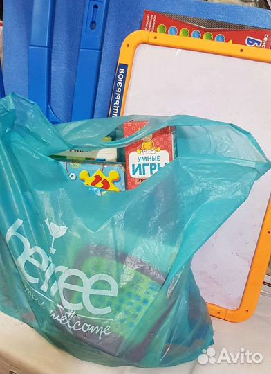 Огромный пакет книг, игр+мольберт с магнитной азб