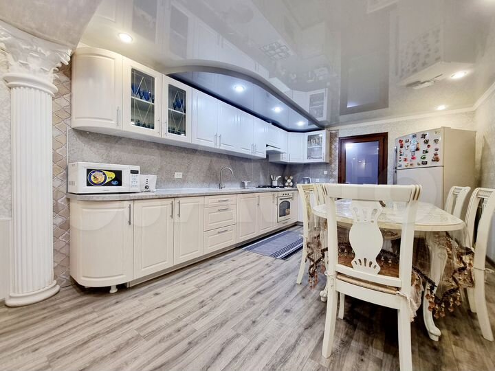 Дом 271,6 м² на участке 5,6 сот.