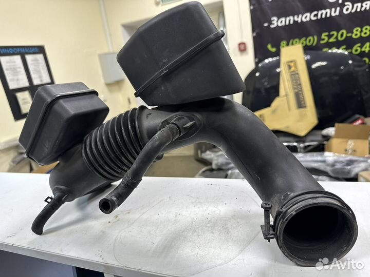 Патрубок воздушного фильтра 281402p200 kia