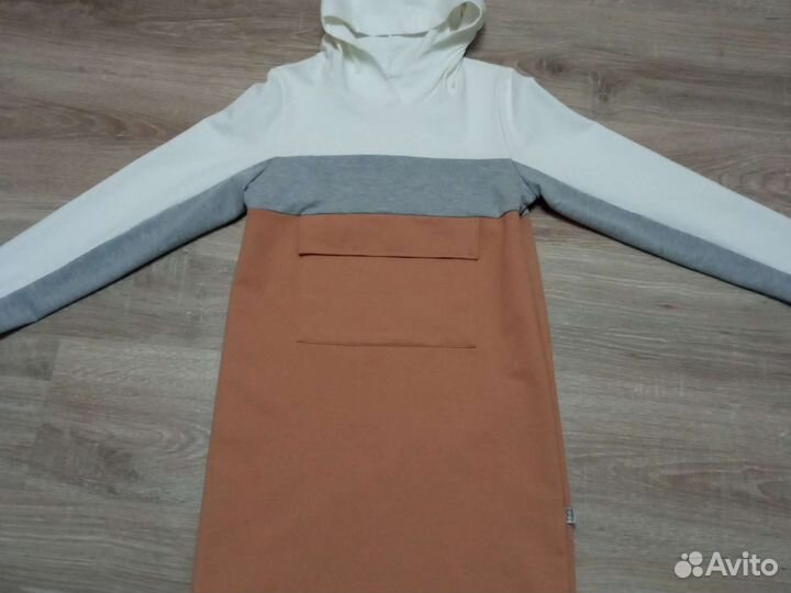 Платье с капюшоном 152 см