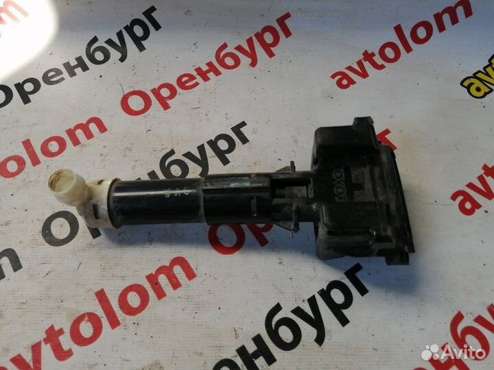 Форсунка омывателя фар левая Toyota Rav4 2012