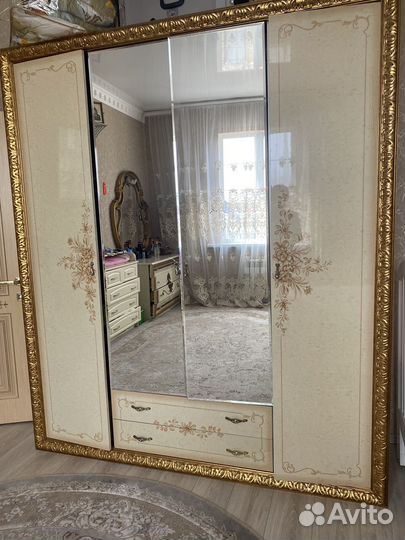 Спальный гарнитур