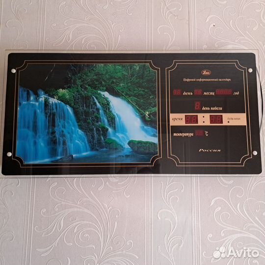 Часы картина с эффектом водопада