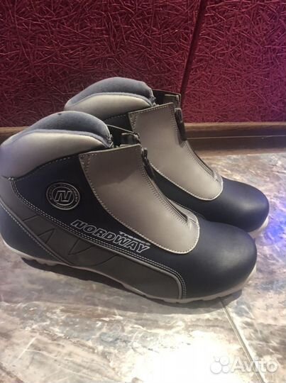 Лыжные ботинки