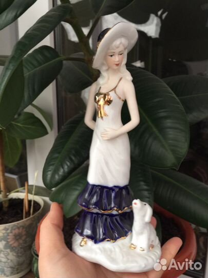 Статуэтки фарфор девочки