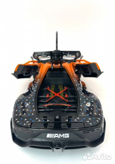 Металлическая машинка Mercedes AMG