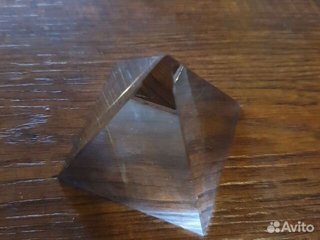 Стеклянная пирамидка