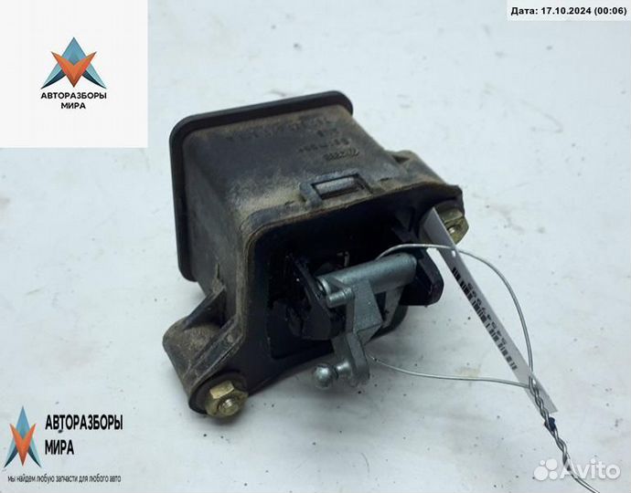 Кнопка открытия багажника Volkswagen Passat B3