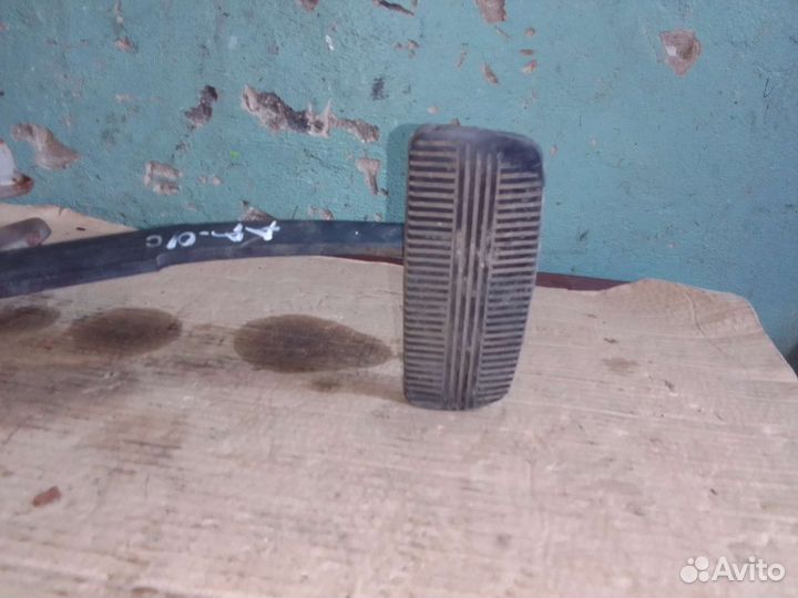 Педаль тормоза АКПП Nissan AD Y10