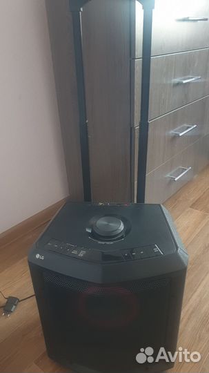 Музыкальная колонка LG