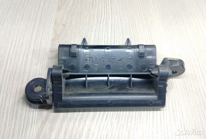 Крепление подлокотника Toyota Corolla E120