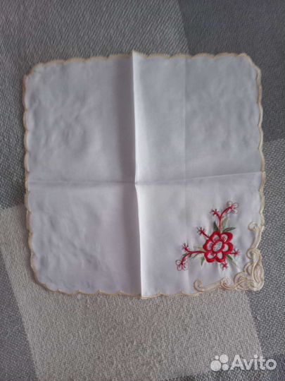 Скатерть белая с вышивкой + салфетки