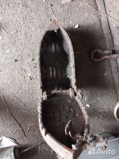 Старинный утюг на углях