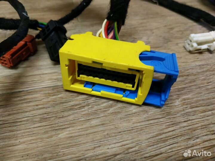 Проводка двери передней правой Peugeot 308